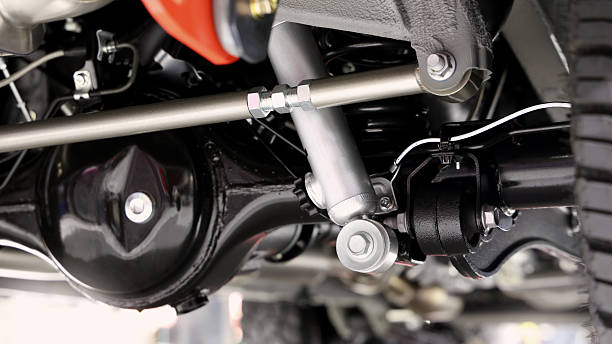 Kako lahko ugotovim, ali so puše krmilne roke mojega avtomobila v težavah?