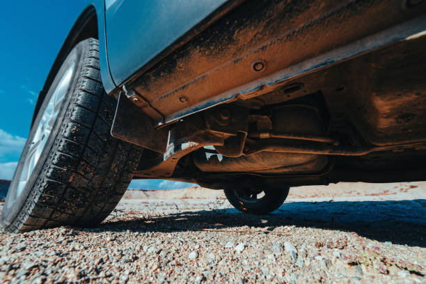 Kako inženirji analizirajo lastnosti utrujenosti gumijastih puš v sistemih avtomobilskega vzmetenja?